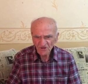 Поет ветеран ВОВ Хушин Дедегкаев…