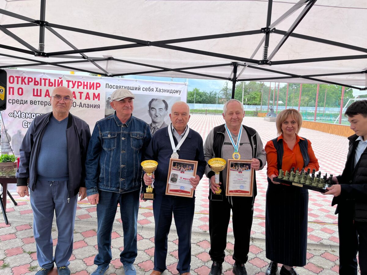 В Хазнидоне открыли мемориальную доску в память о Казбеке Сикоеве