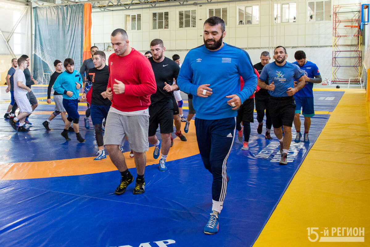 Борец Хугаев стал победителем чемпионата СКФО в Грозном