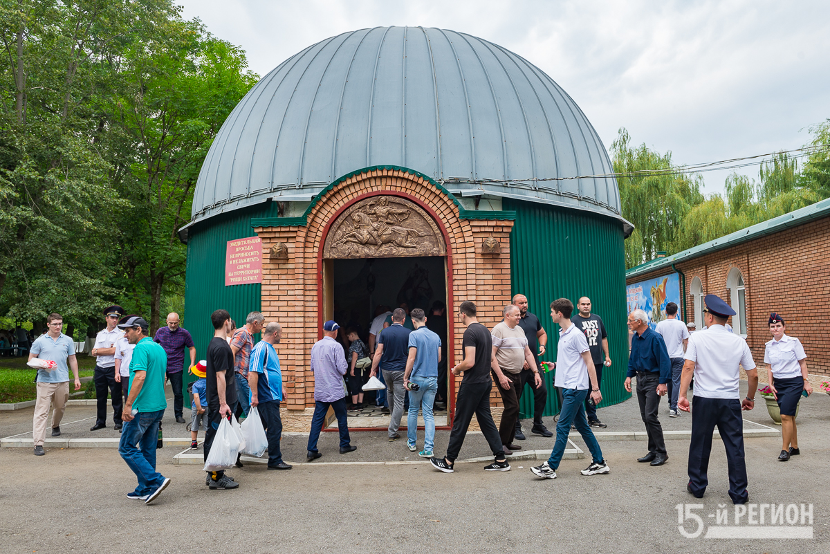 Главное – приезжать в рощу с чистыми помыслами и молиться от души. Туаев о том, когда нужно отмечать День Хетага