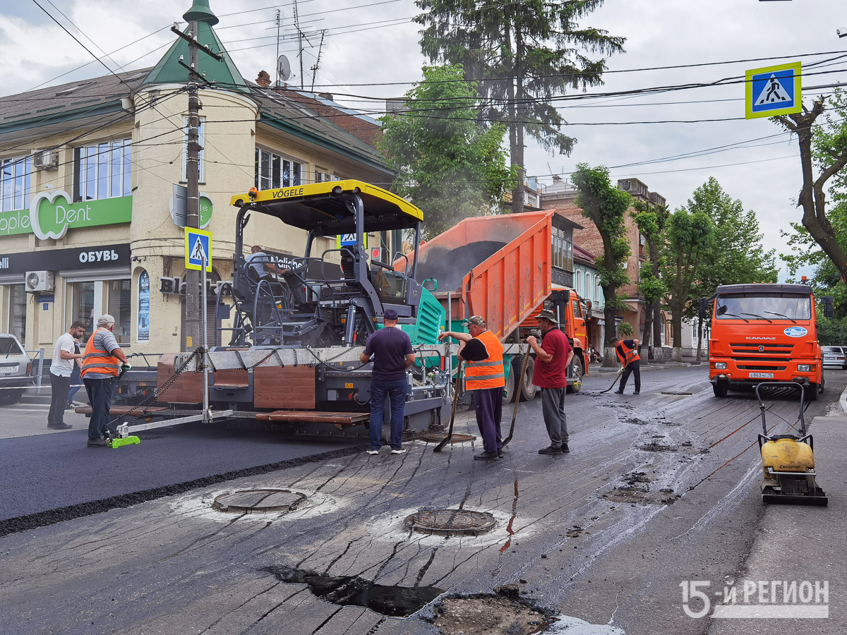 Меняйло поздравил работников дорожного хозяйства с профессиональным праздником